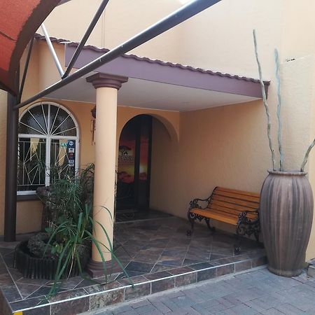 Safari Guesthouse Vryburg Zewnętrze zdjęcie